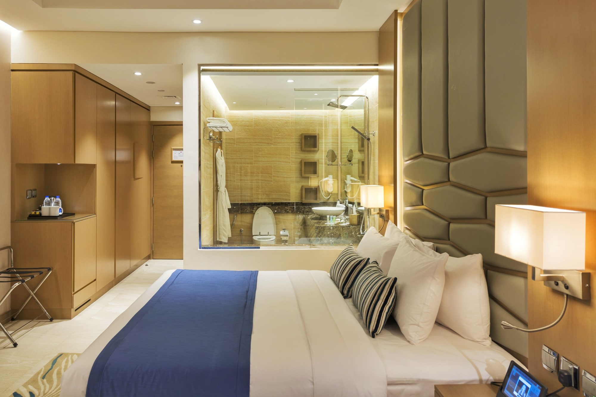 DELUXE, TWIN BEDS, BALCONY