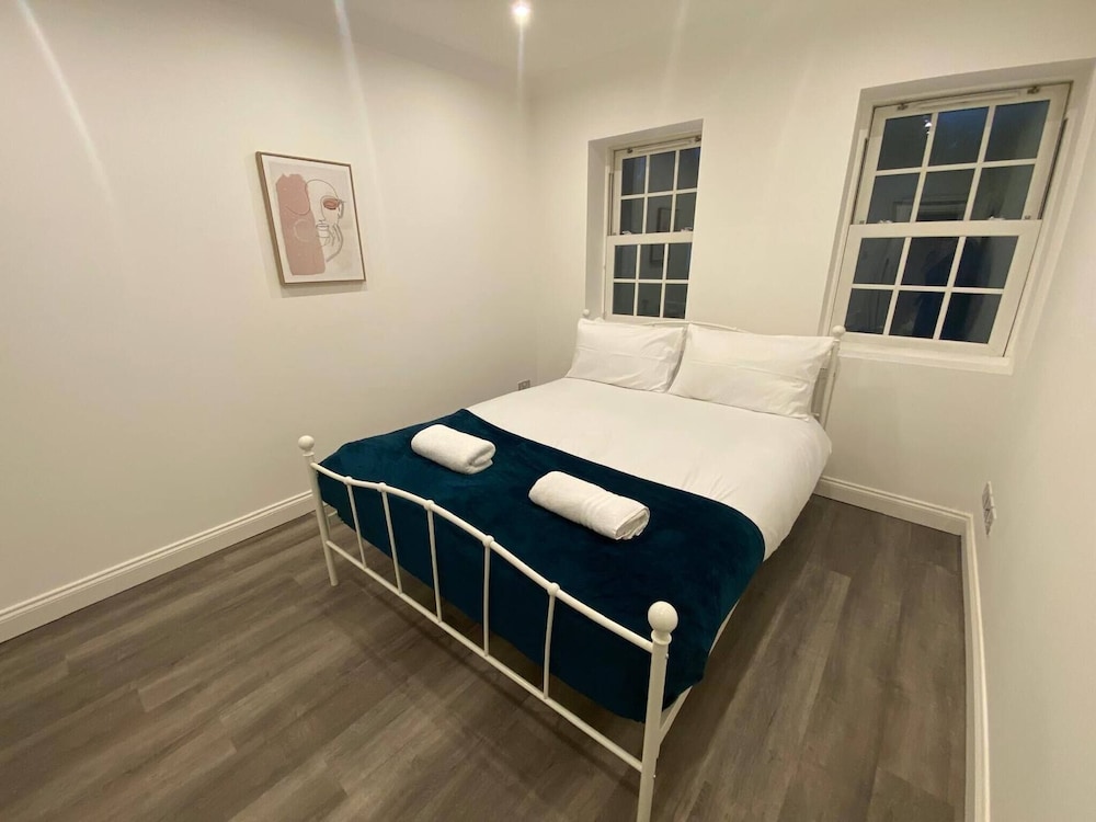 Boswell Elite Two Bed Apartment 4/19