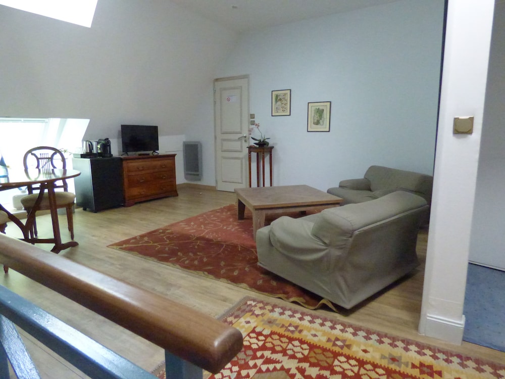 CHATEAU DE FERE HOTEL 24/50