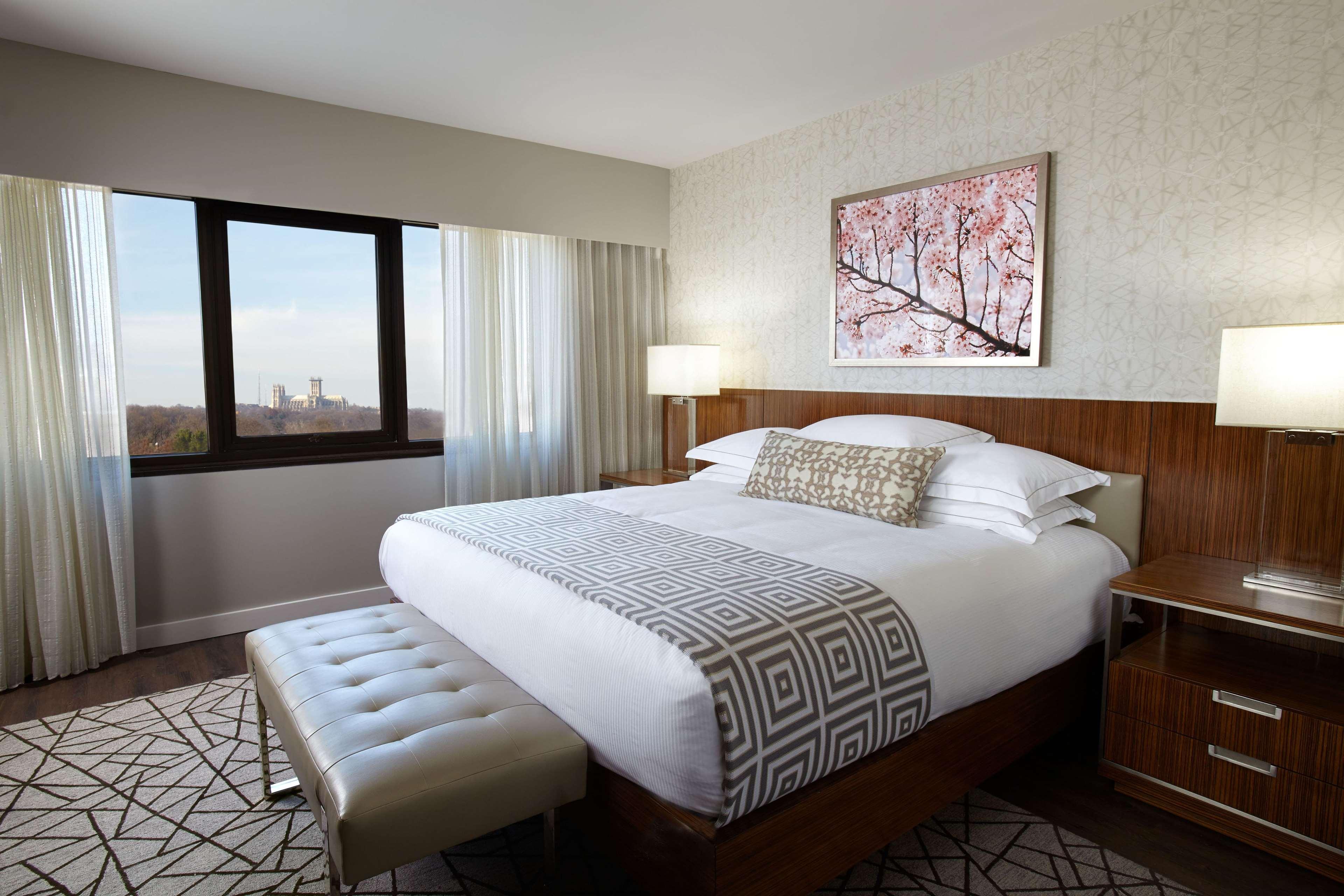 1 BEDROOM, SUITE, KING BED, SOFA, ACCESSIBLE