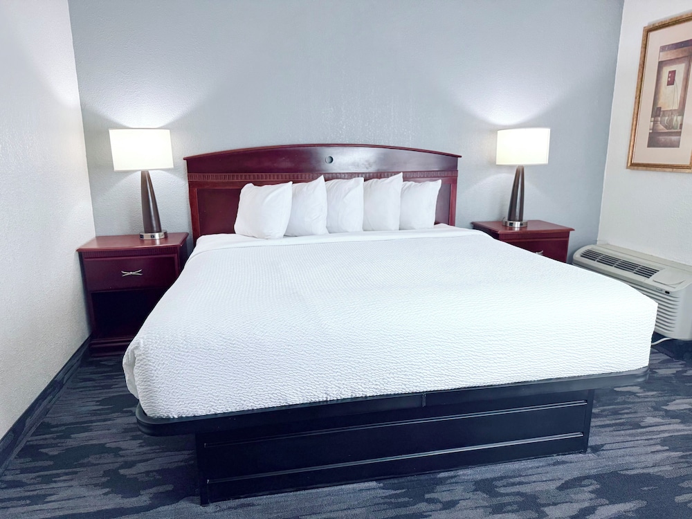 Baymont By Wyndham Michigan City 26/40