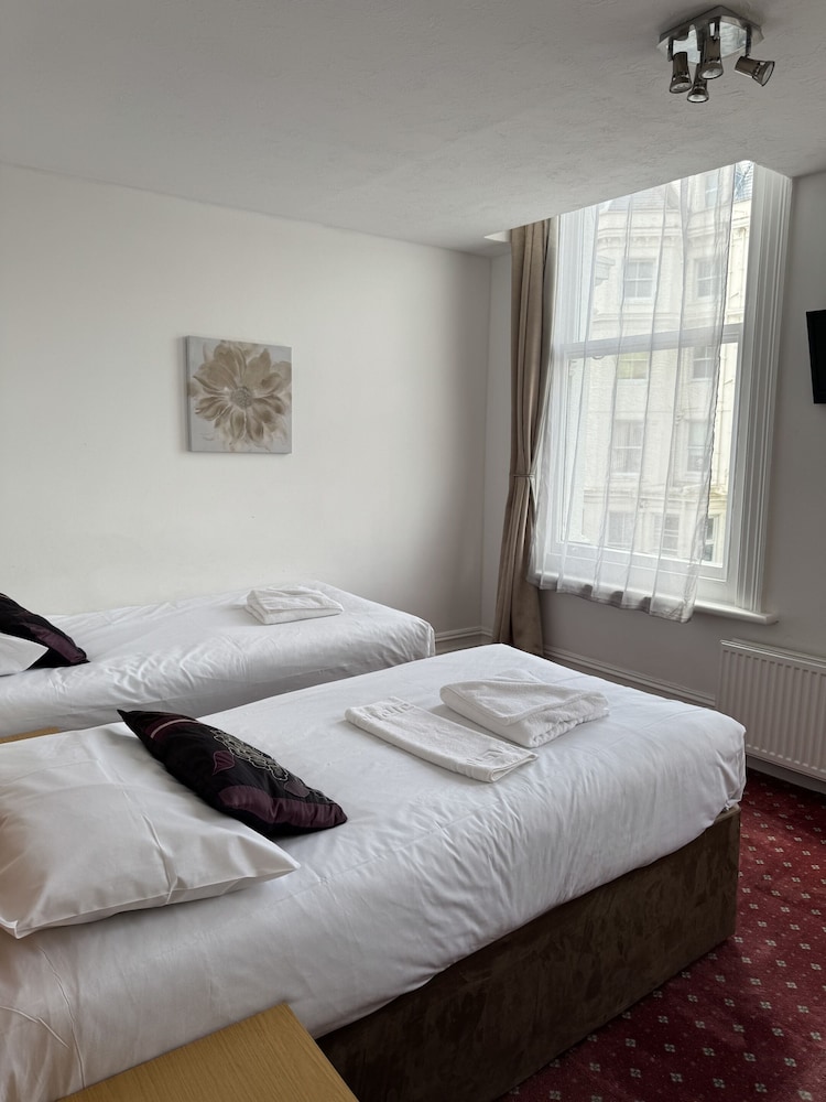 Carlton Court Hotel Eastbourne 20/49