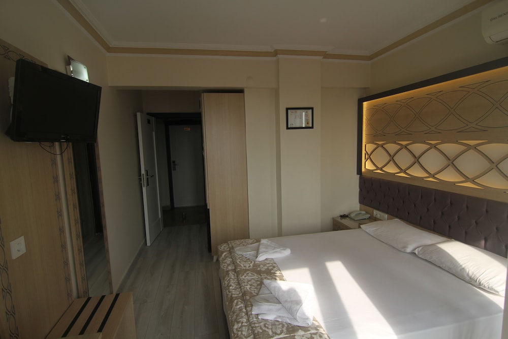 Grand Liza Hotel 18/49