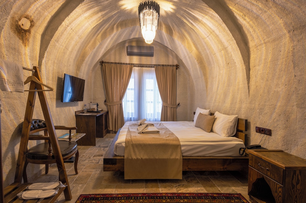 Noahs Ark Cave Hotel 18/50