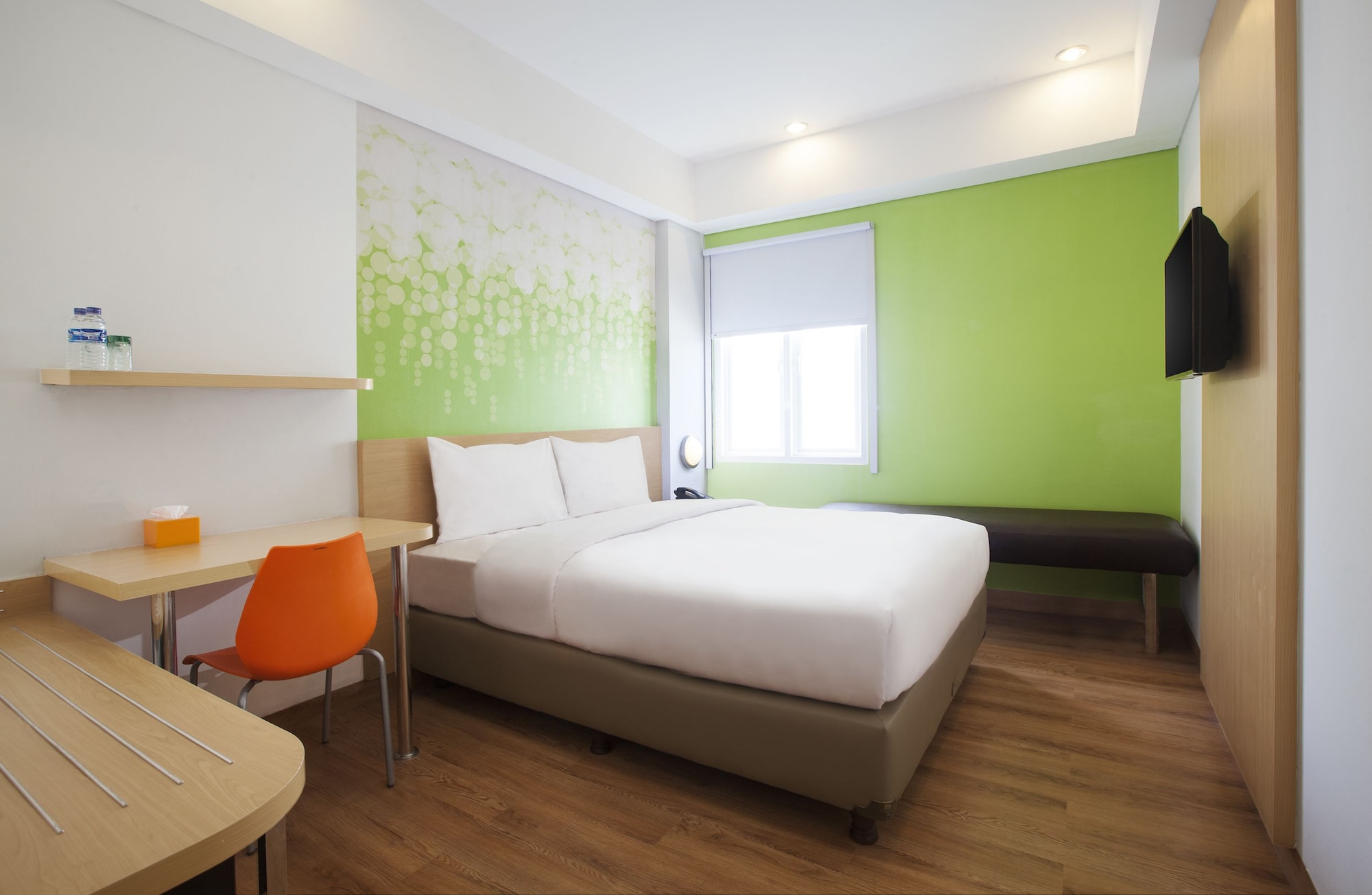 Zest, Queen Bed