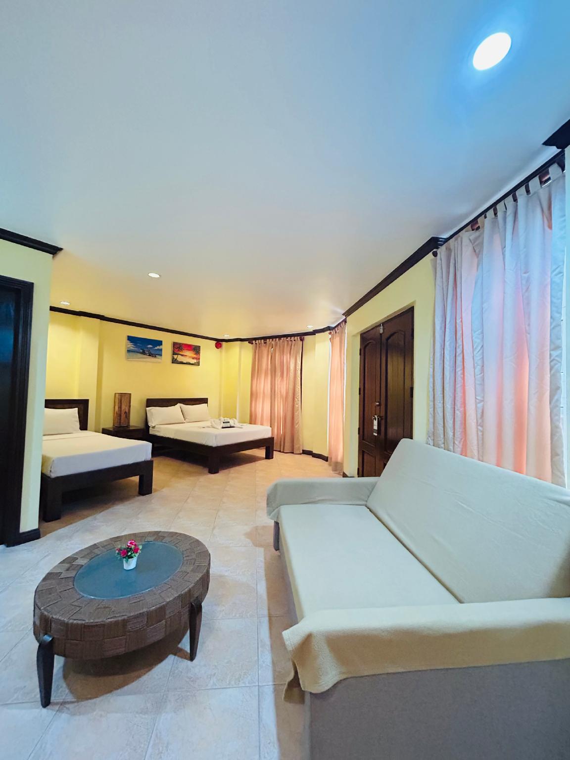 Semi Room, Junior Suite, 1 Double and 1 Single Bed، Sheridan Villas Boracay 3/3
