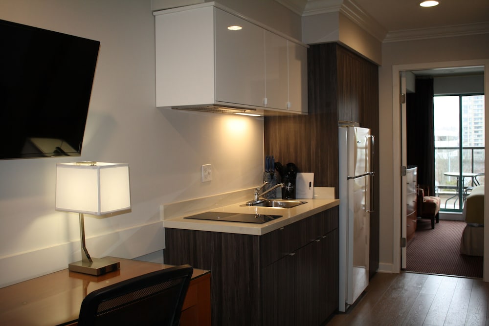 Executive Suites Hotel and Conference Centre Metro Vancouver 48/57