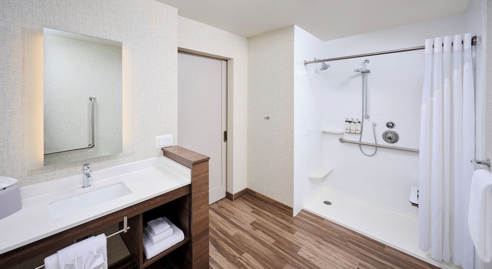 Holiday Inn Express And Suites Brantford 66/66
