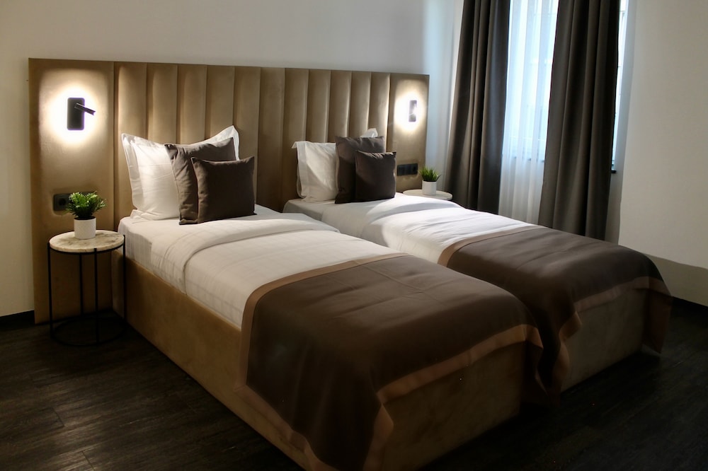 STANDARD, DOUBLE OR TWIN BED