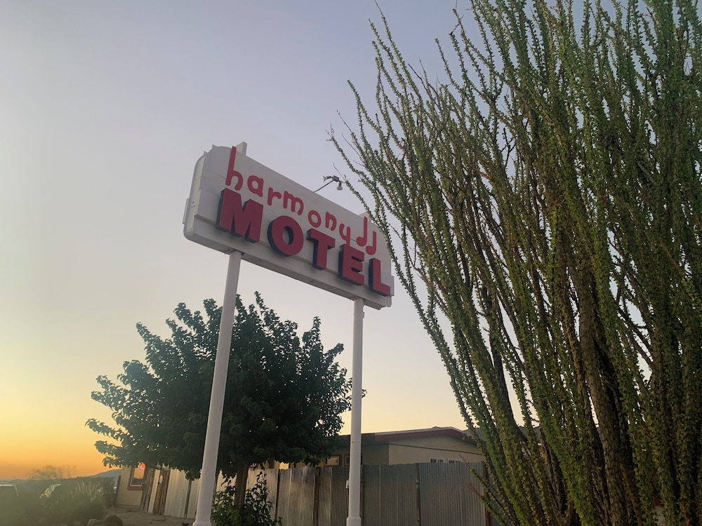 Harmony Motel 1/50