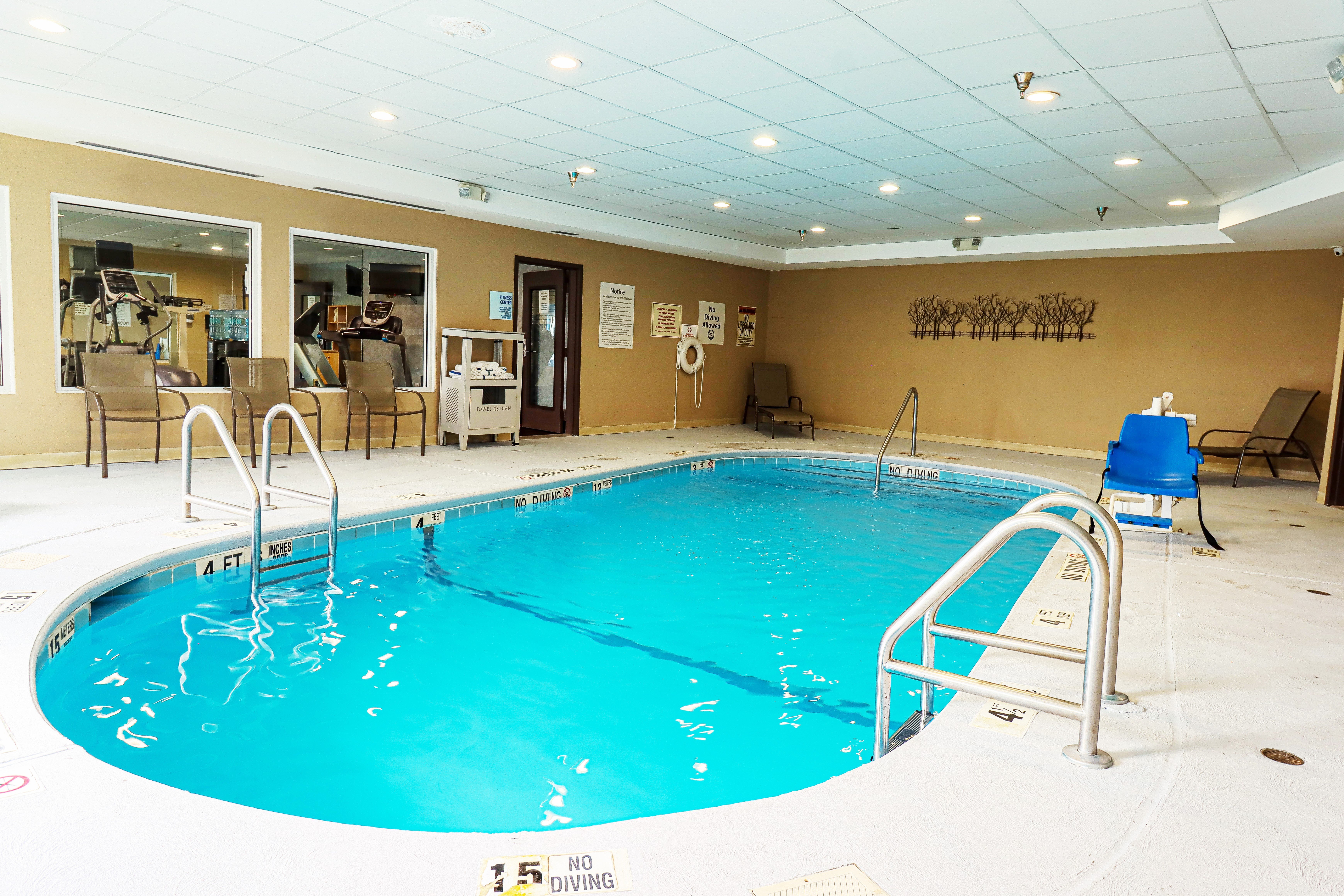 Holiday Inn Express Hotel Suites Meriden 24/50