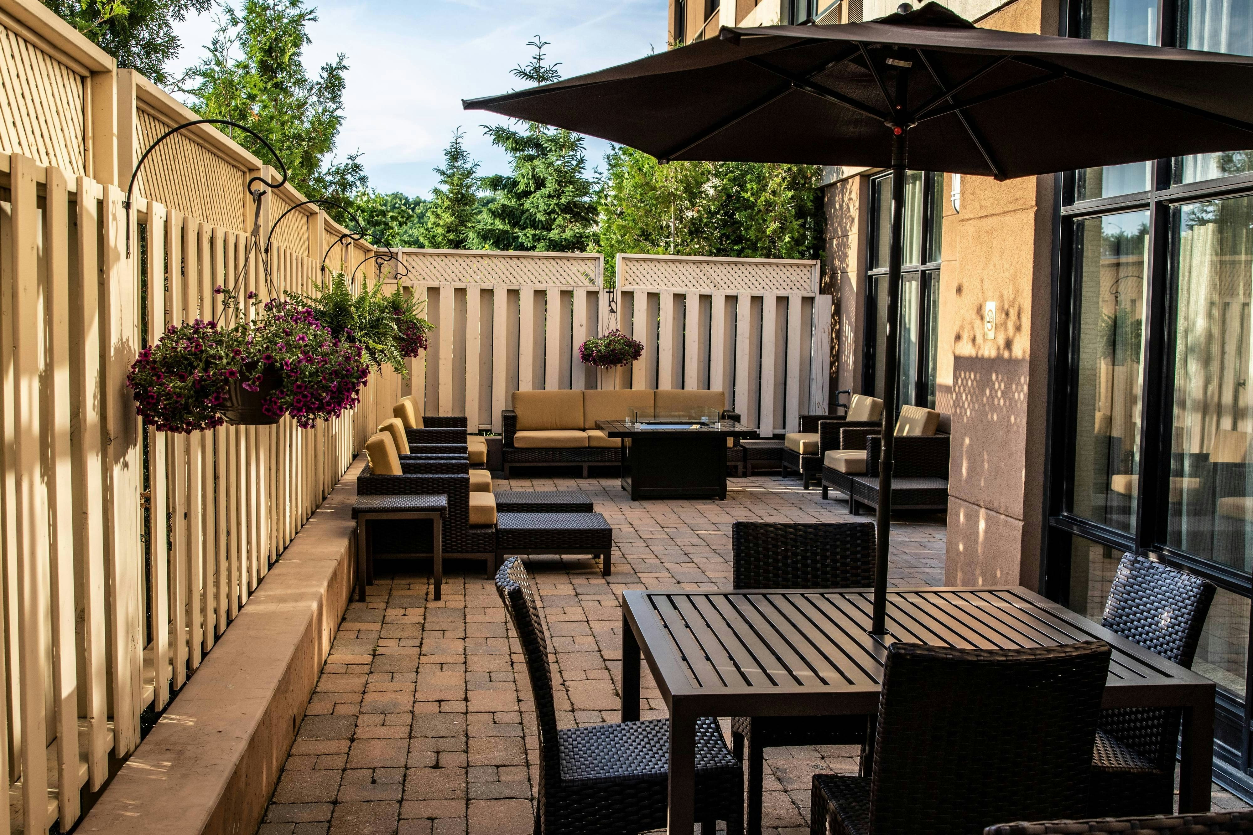 Courtyard Kingston Highway 401/Division Street 8/13