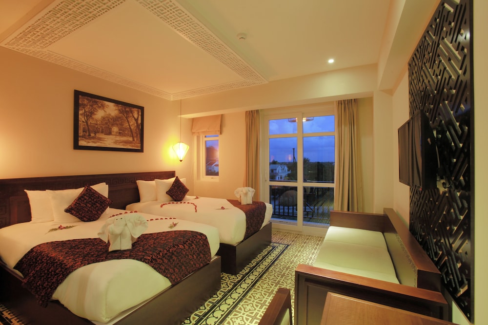 Royal Riverside Hoi An Hotel 55/75