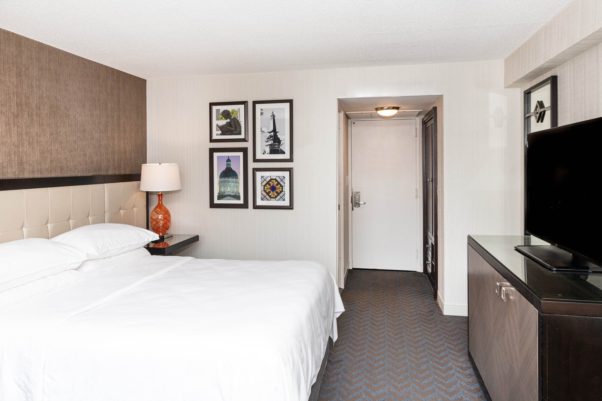 Traditional, King Bed, City View, Accessible