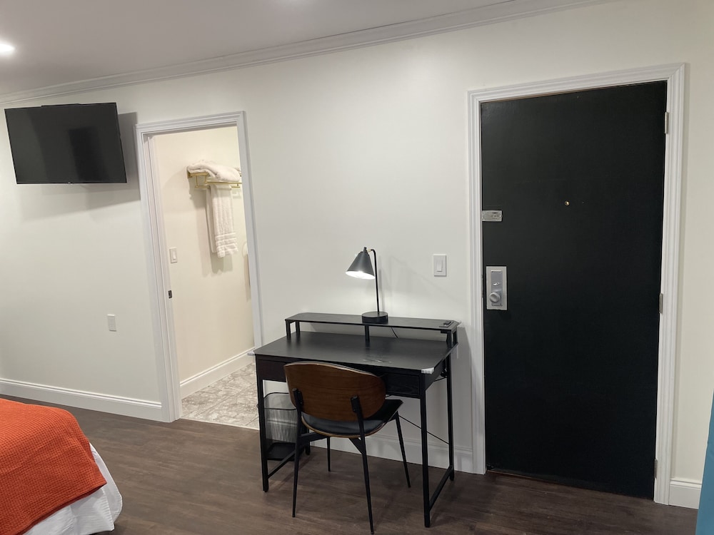 Gatehouse Motel 64/73