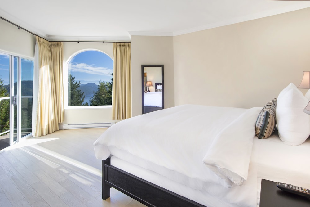 Villa Eyrie Resort 12/44
