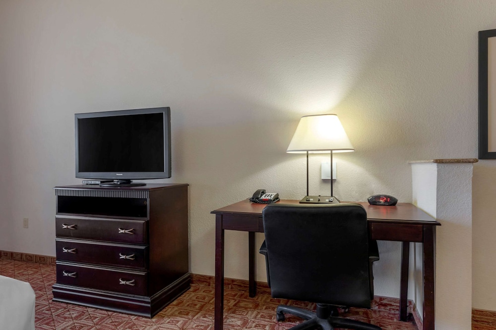Comfort Inn Suites Denison North Lake Texoma 35/38