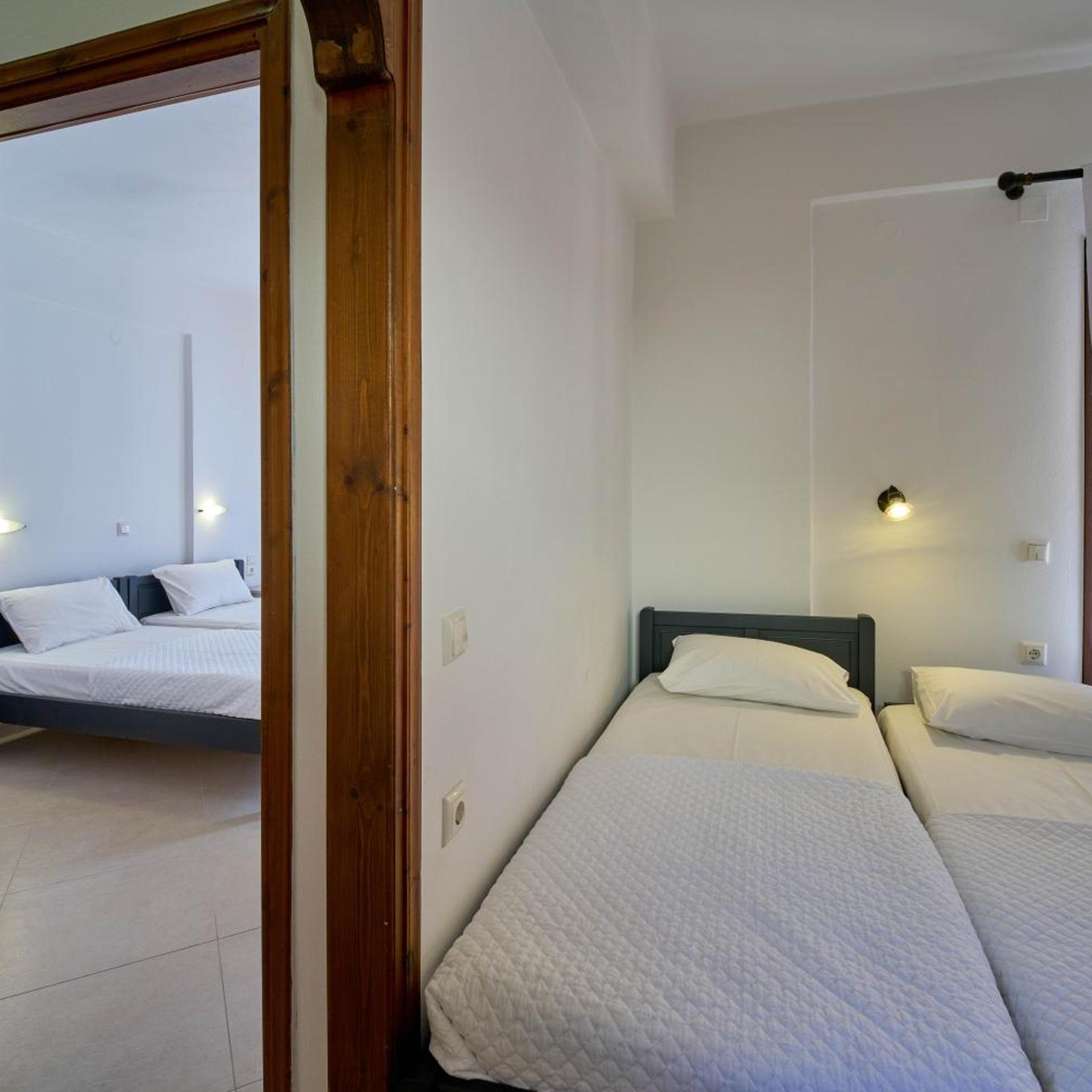 SIFAKIS HOUSE 43/65
