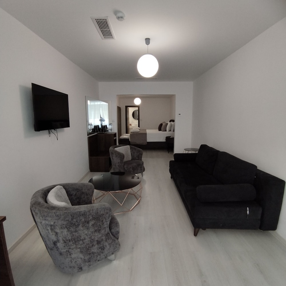 INTERNATIONAL ATENE HOTEL 23/48