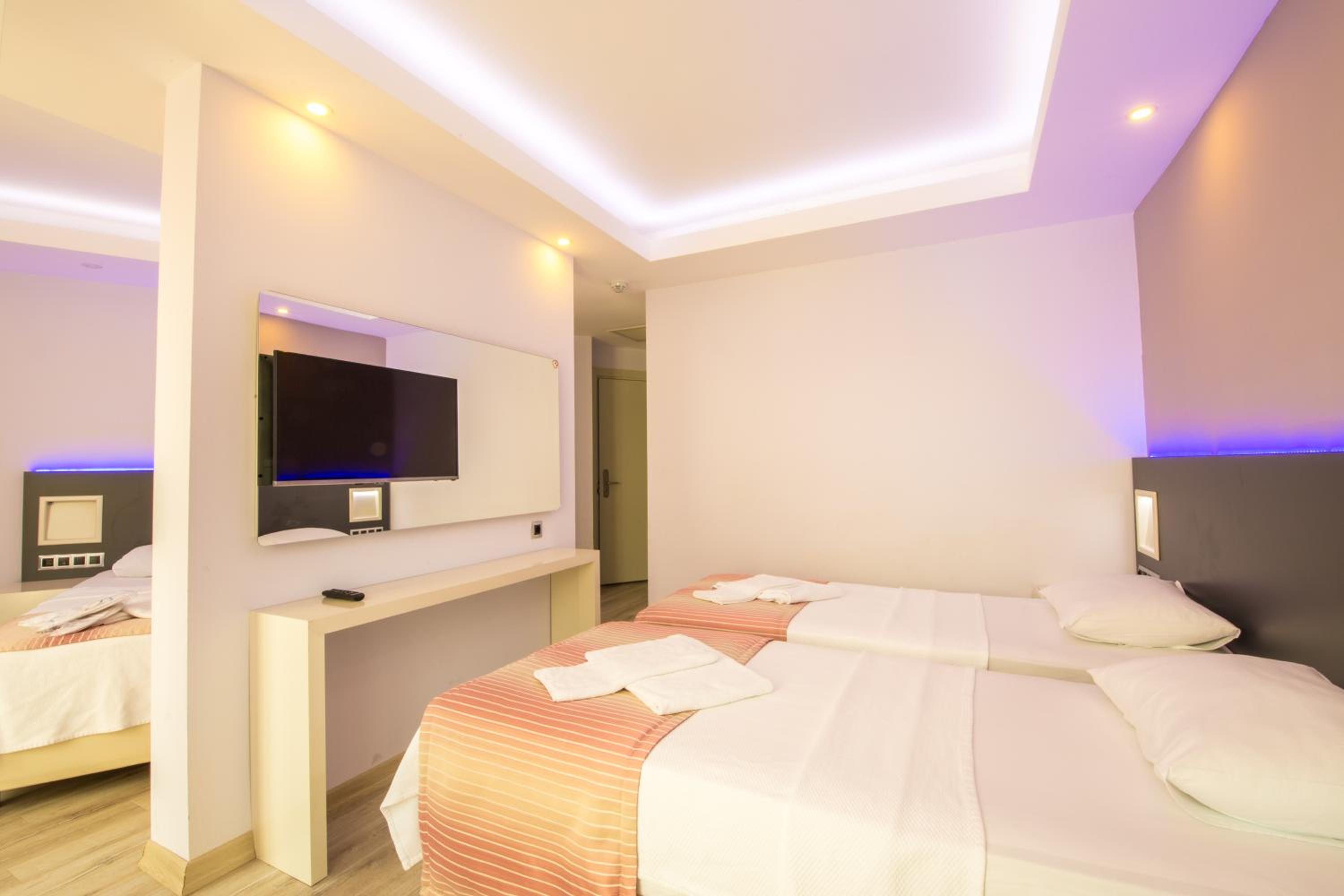 Room, Triple, Land View