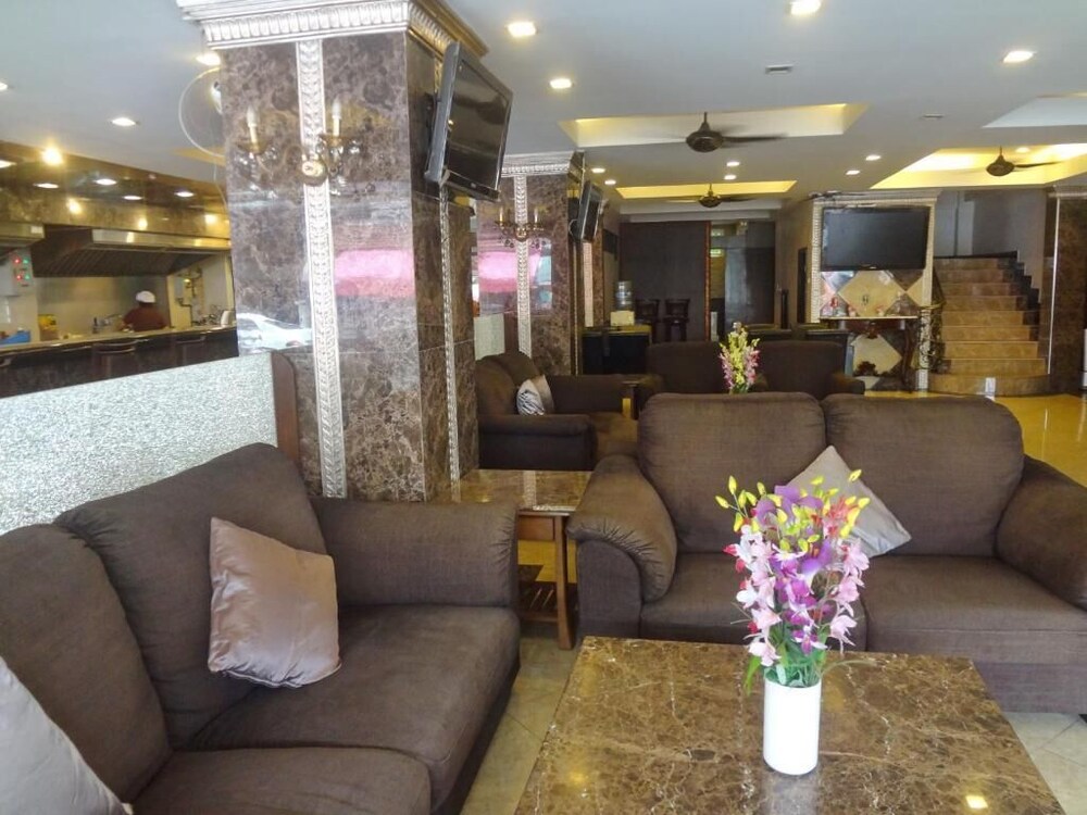 Maleez Lodge Hotel And Restaurant 33/52