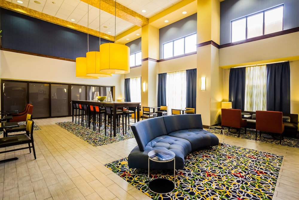 Hampton Inn Suites Natchez 47/78