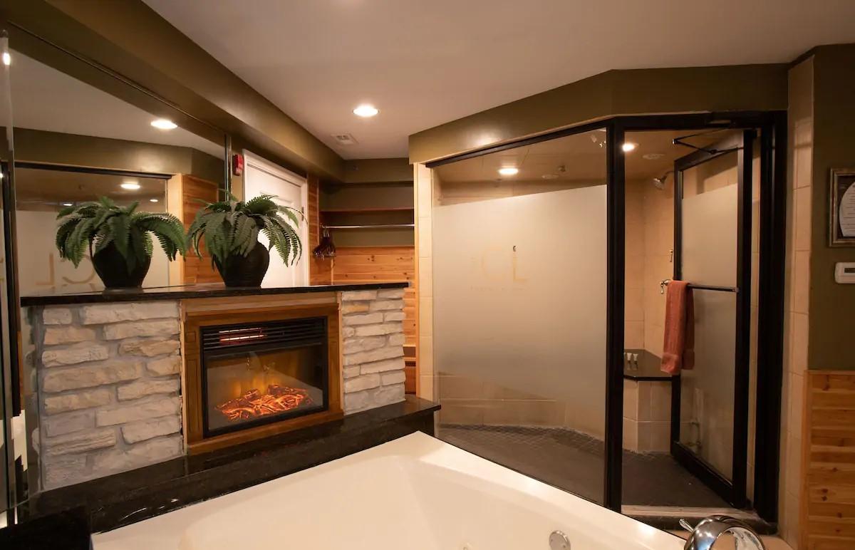 The Champagne Lodge Luxury Suites 5/25