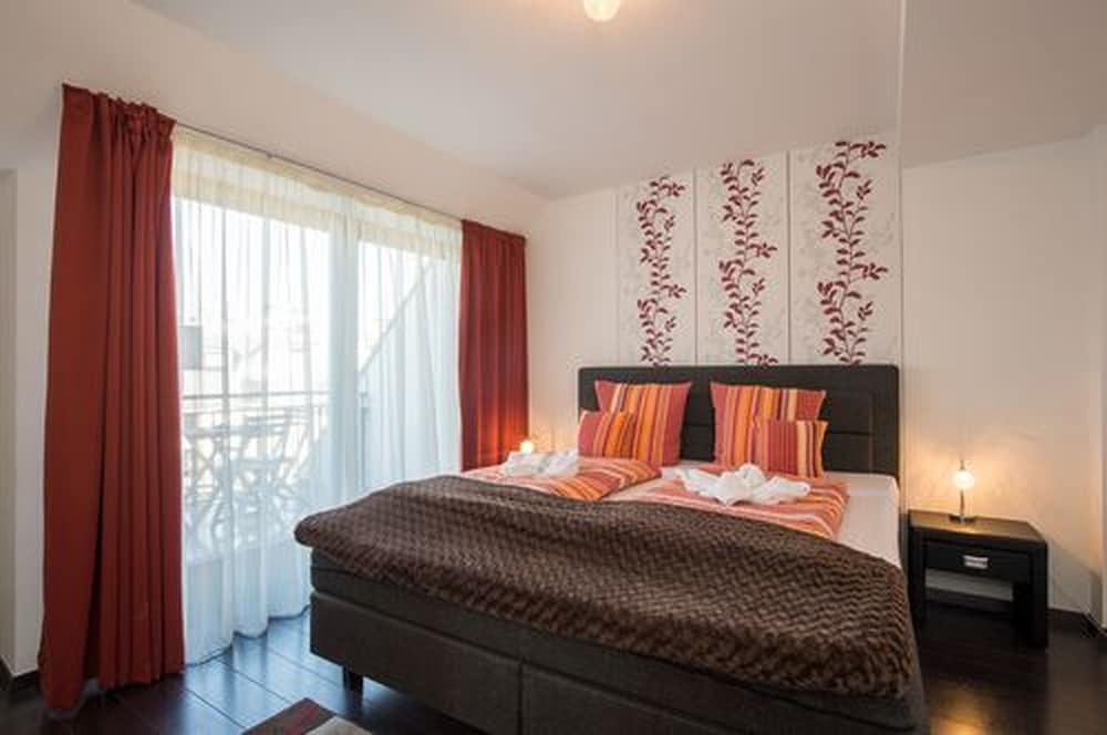 DUPLEX, SUITE, BALCONY