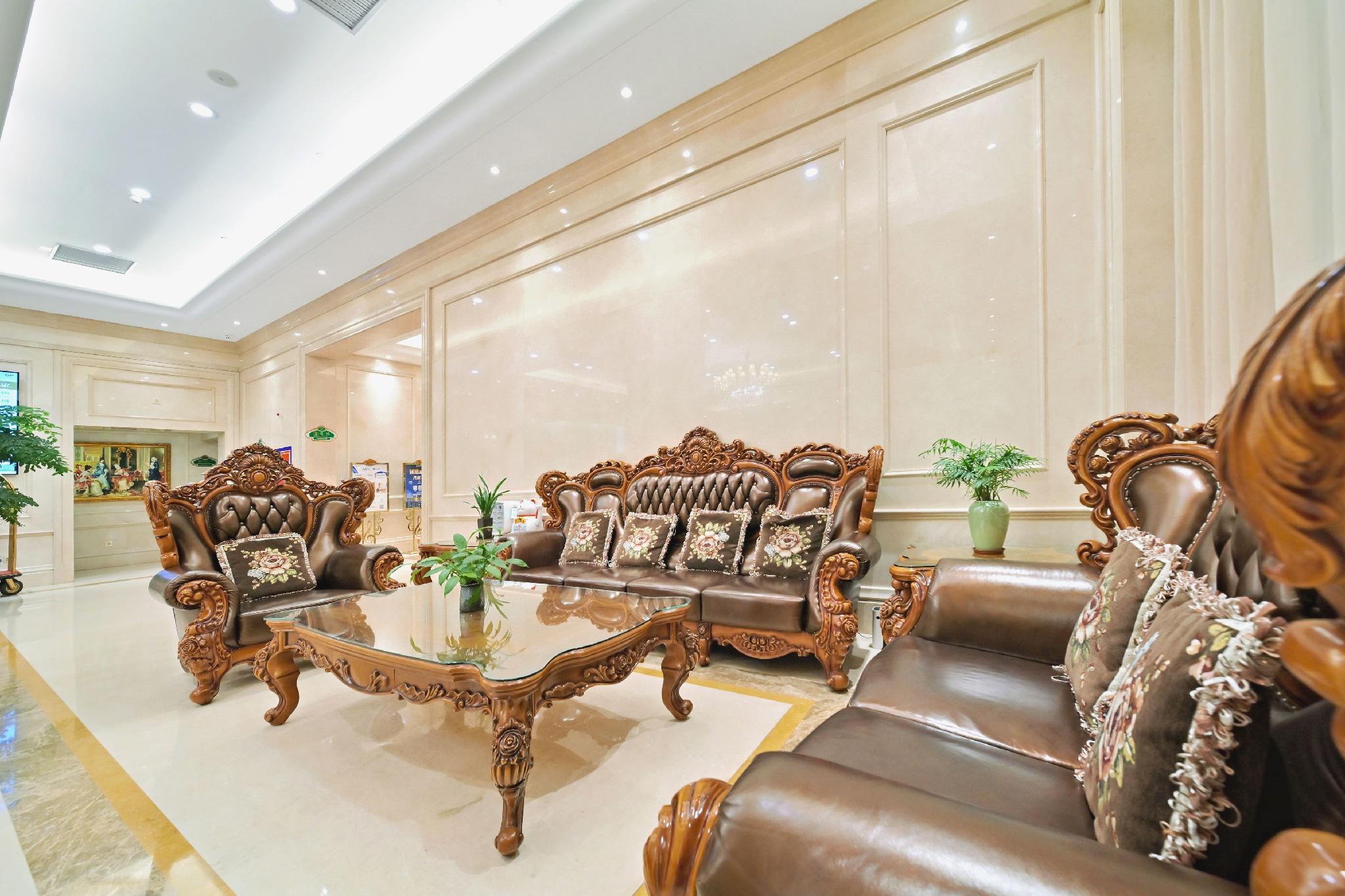 Vienna International Hotel (South Gate of Shenzhen International Convention and Exhibition Center) 24/39