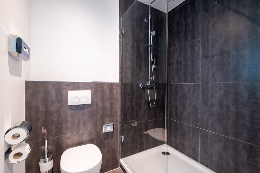 Amaro Budget Plus Hotel 48/50