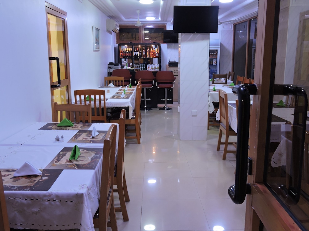 All Seasons Hotel 33/39