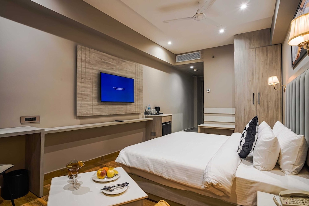 Clubhouse Hotel Chandigarh Mohali 21/47