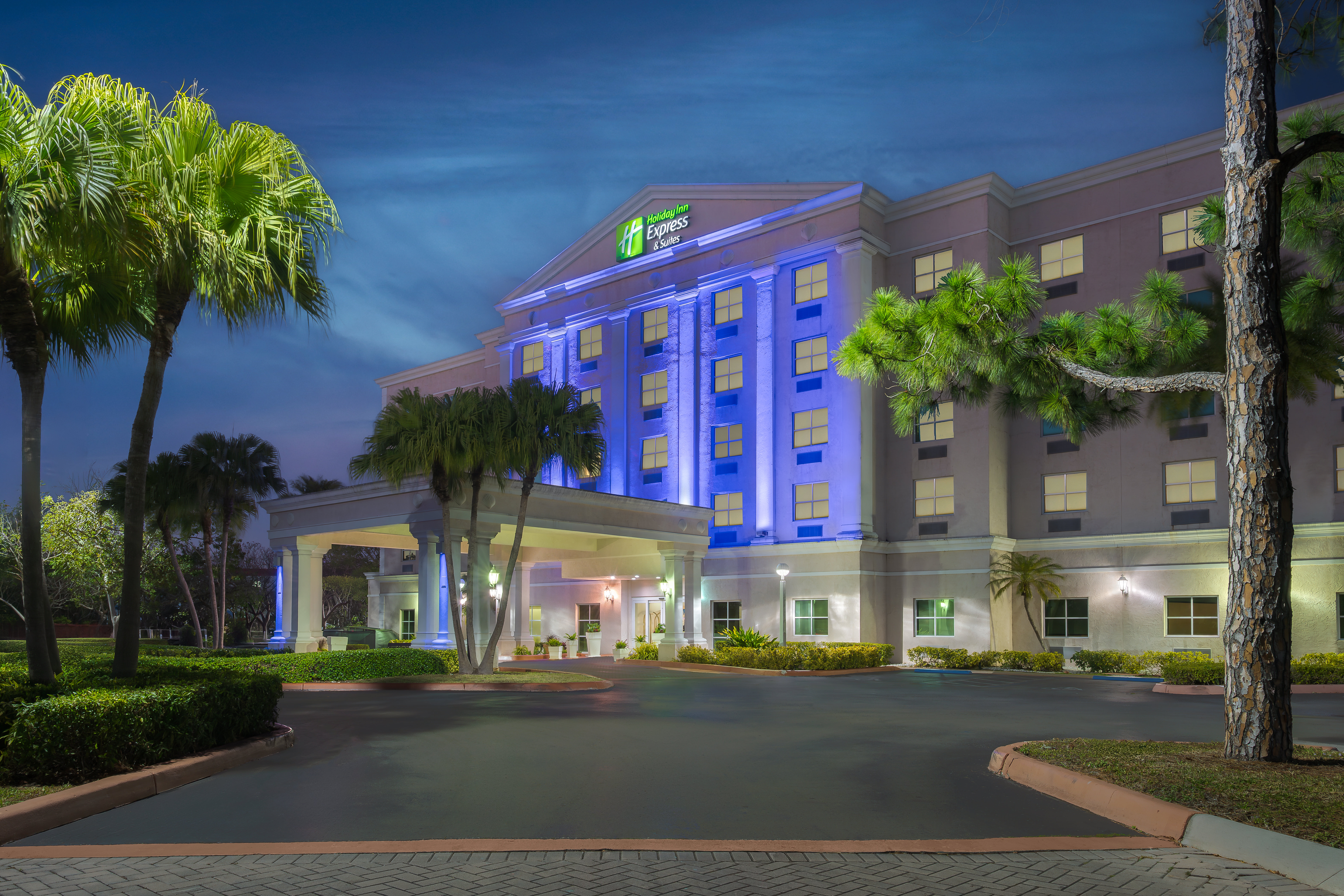 Holiday Inn Express and Suites Kendall 9/77