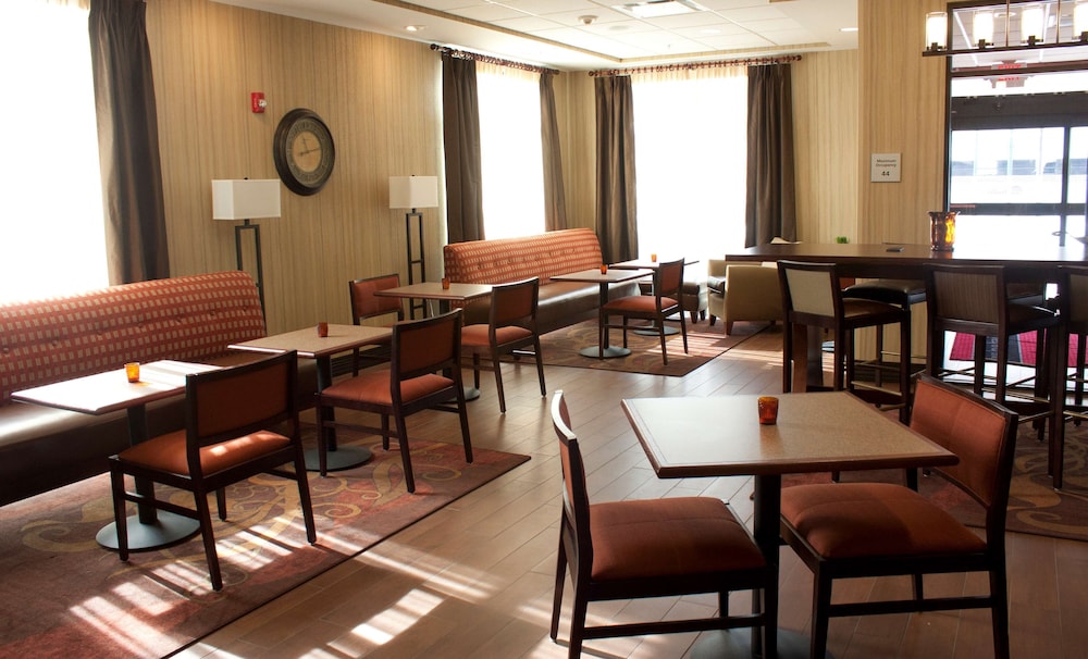 Hampton Inn Burlington, WI 37/58