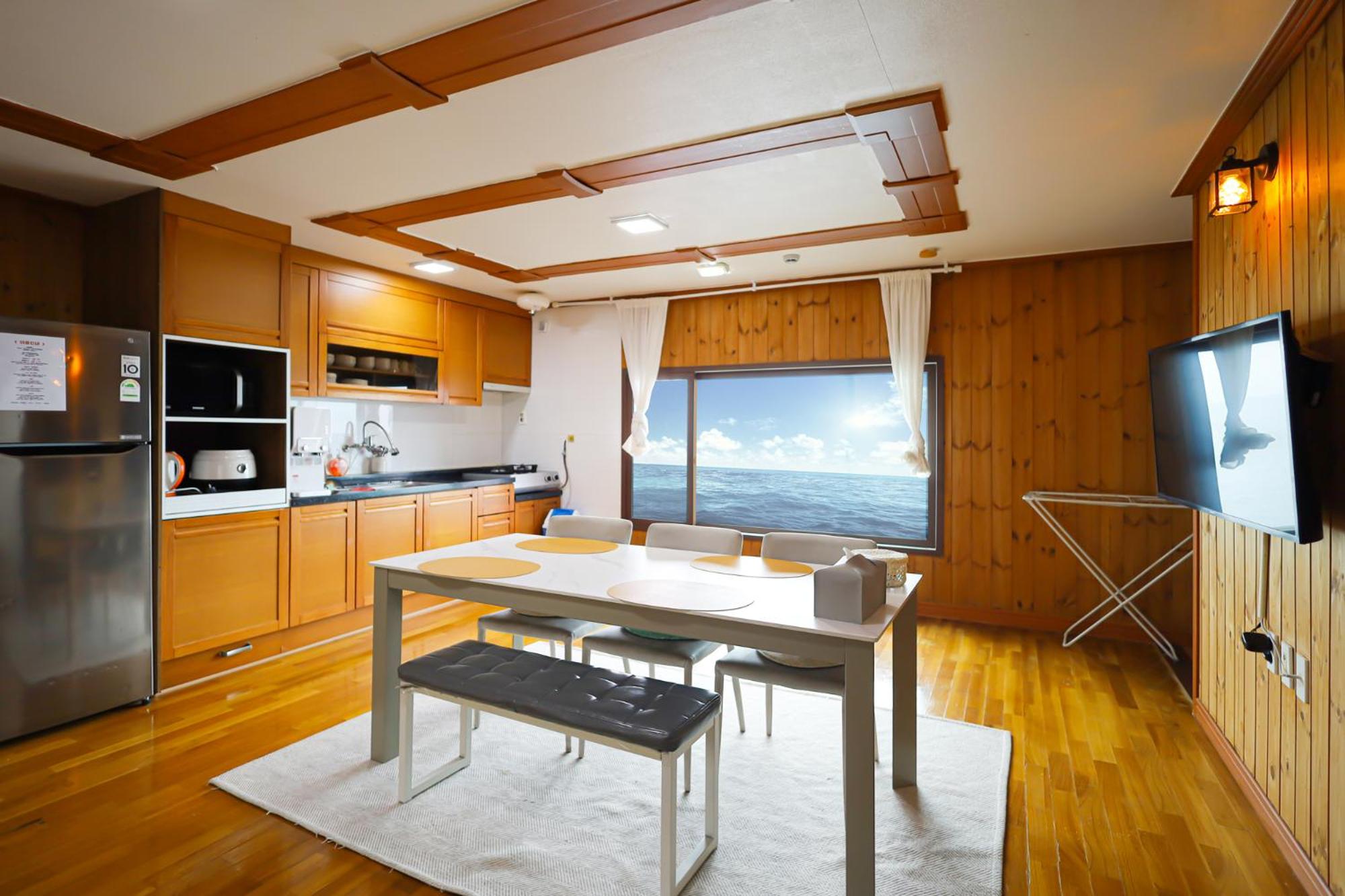 Fantastic Ocean View Sydney Hotel 32/51