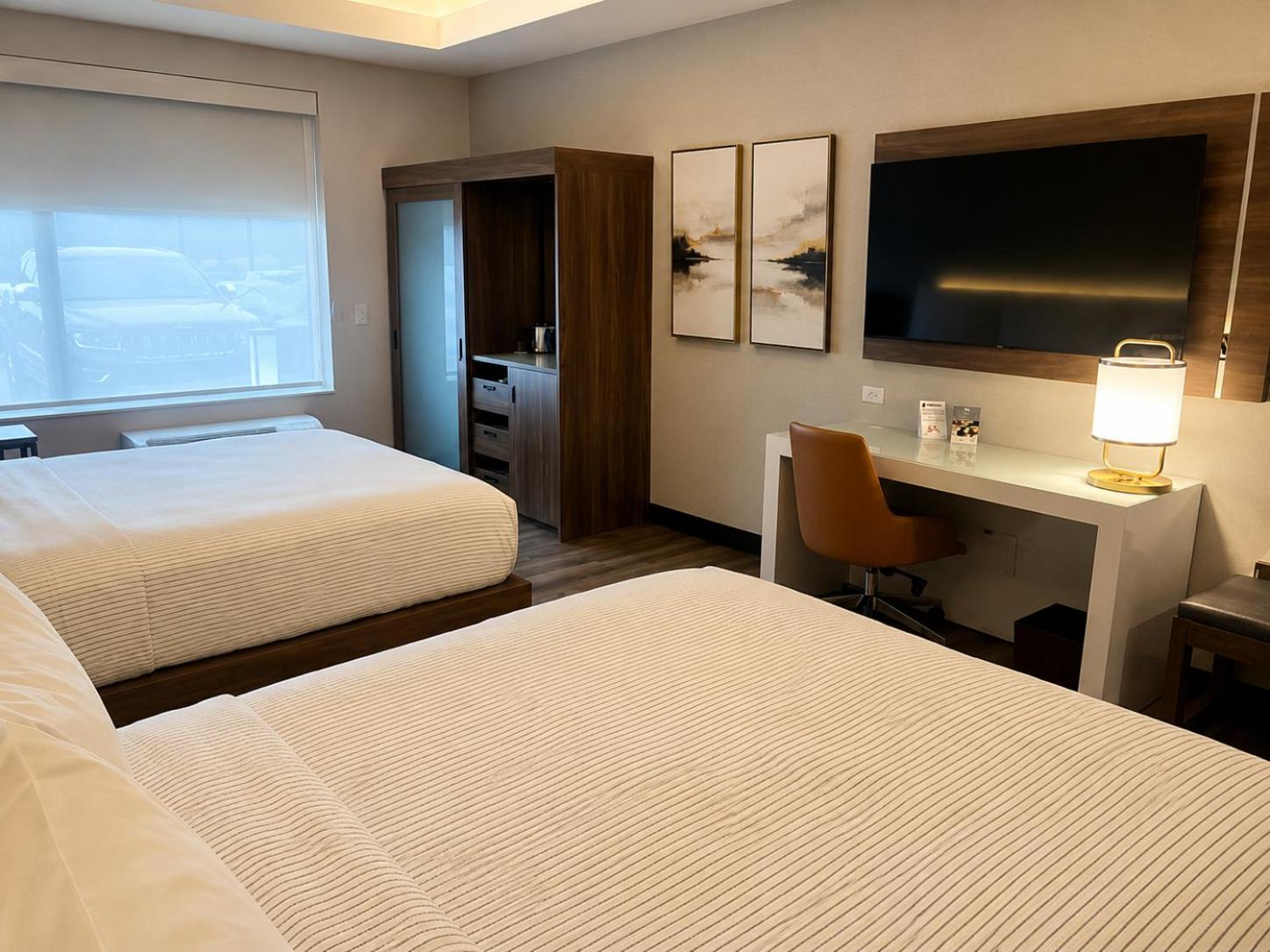 Plus, 2 Queen Beds, with View, Accessible