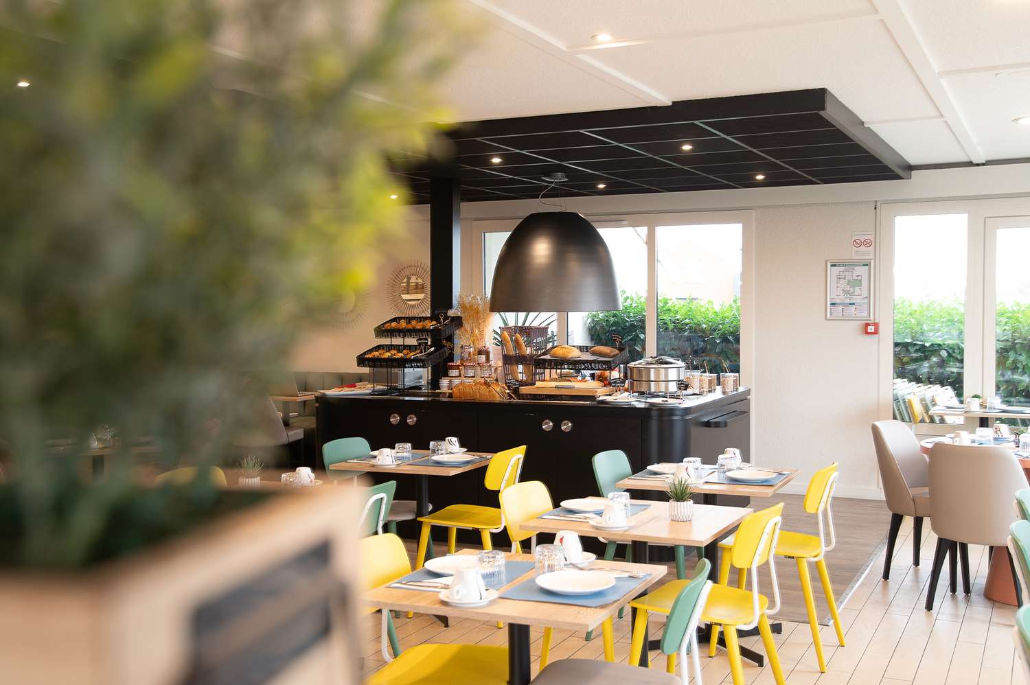 restaurant cafeteria