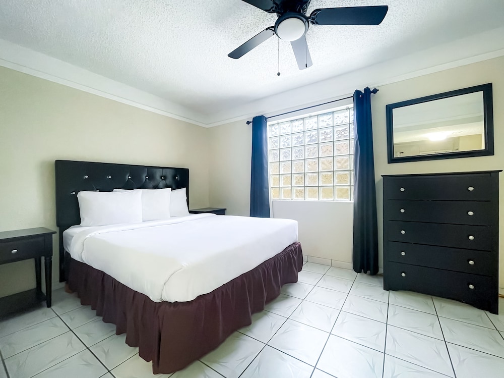 1 BEDROOM, SUITE