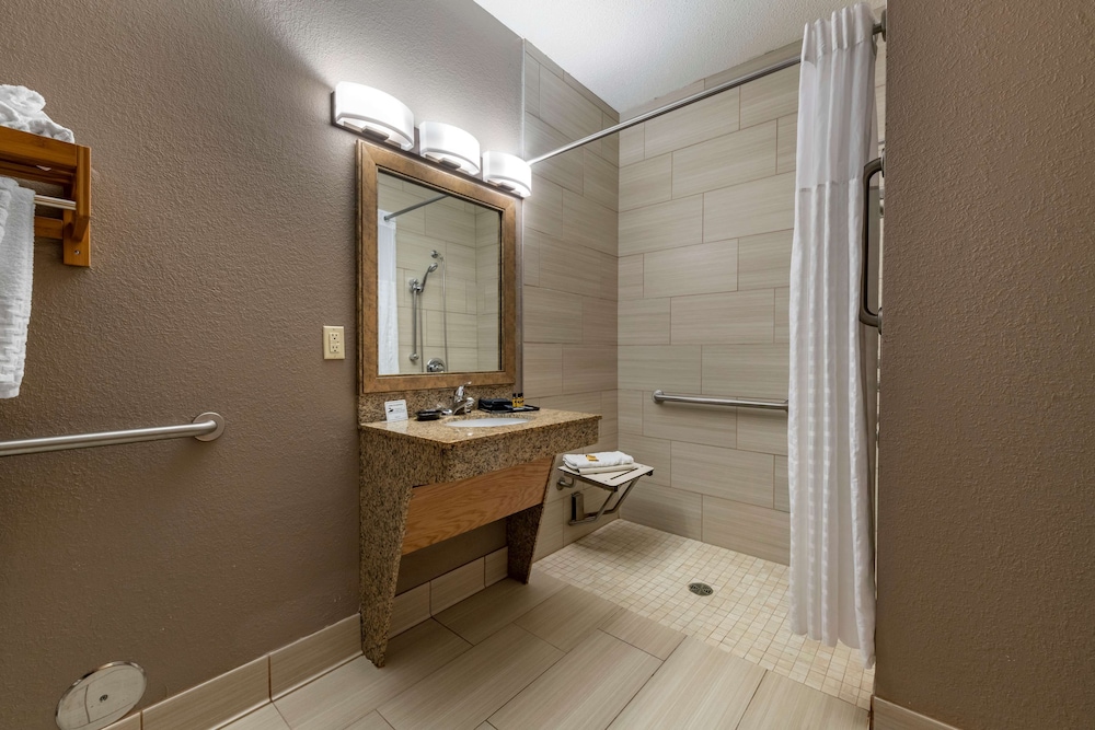Best Western Plus Chelsea Hotel 18/37