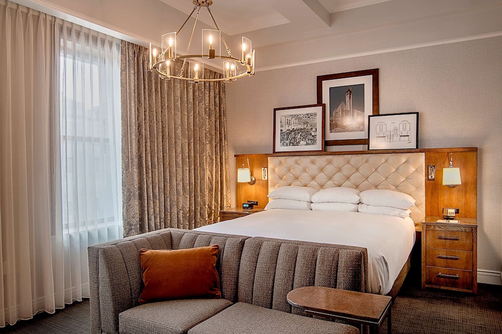 St. Louis Union Station Hotel Curio Collection By Hilton 27/82