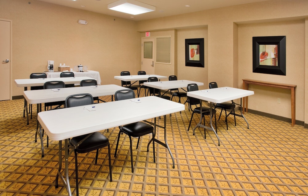 Candlewood Suites Springfield 50/57