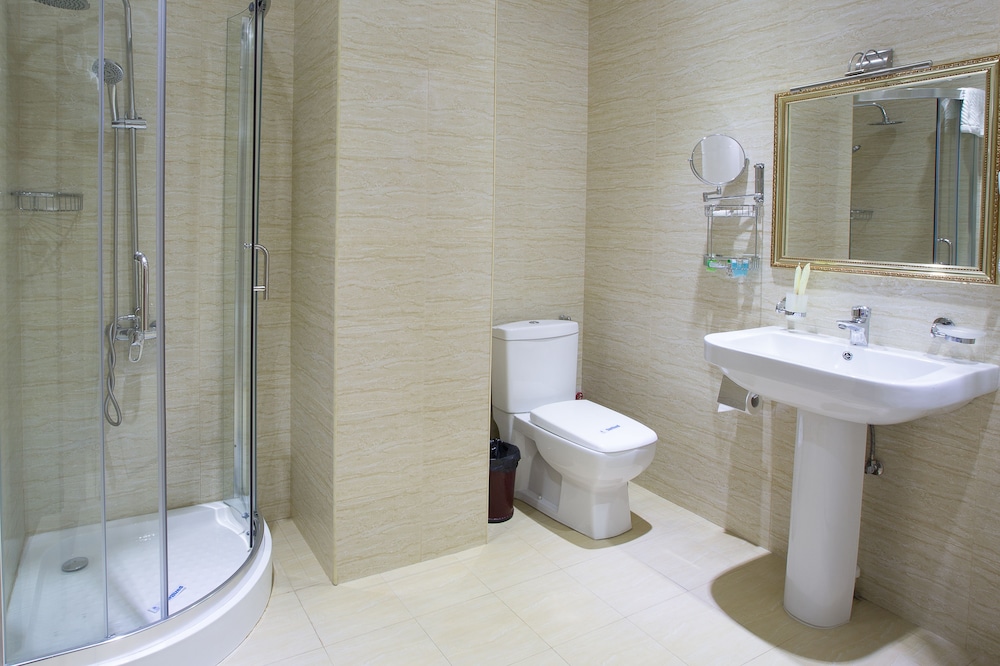 DIAMOND HOUSE HOTEL 38/42