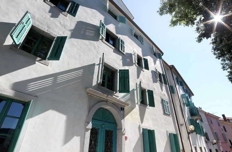 VELA VRATA HOTEL 6/50