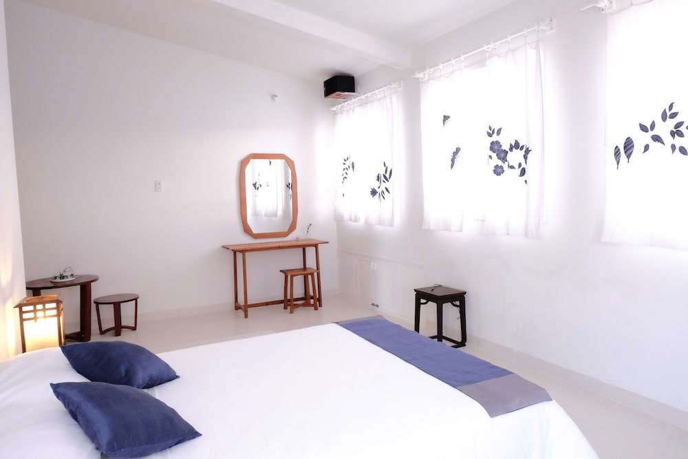 Lu Tan Villa 32/72