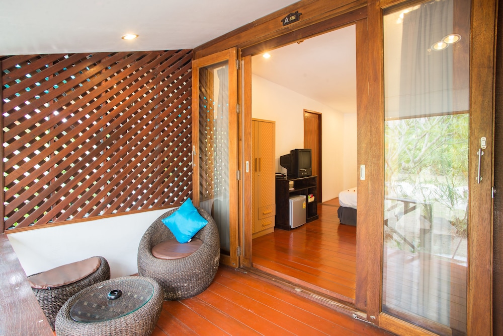 B52 BEACH RESORT 48/60