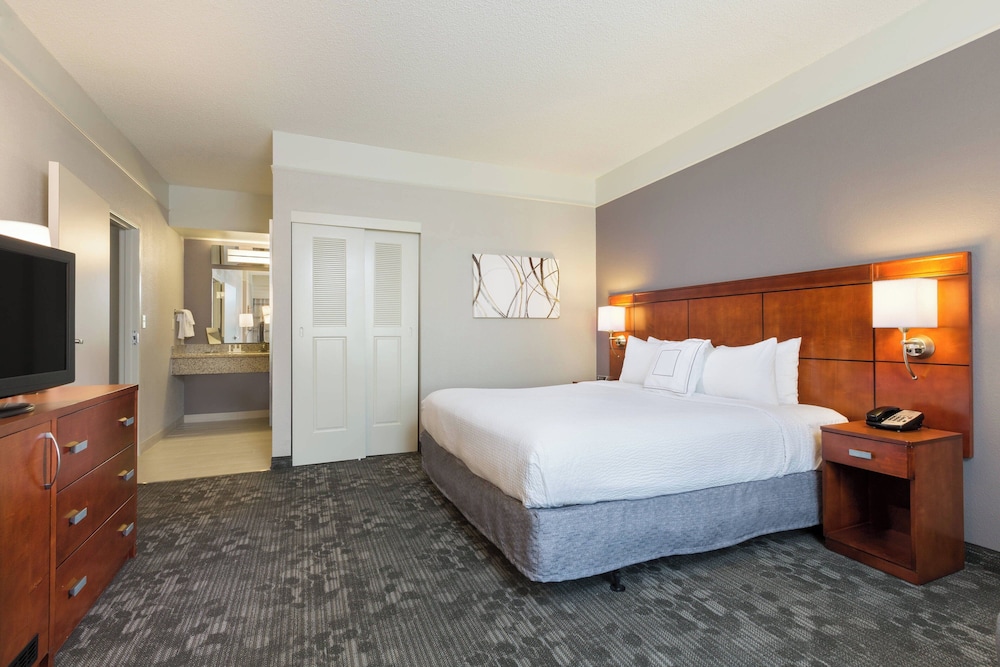 Room at COURTYARD BY MARRIOTT HOUSTON BY THE GALLERIA, HOUSTON - TX