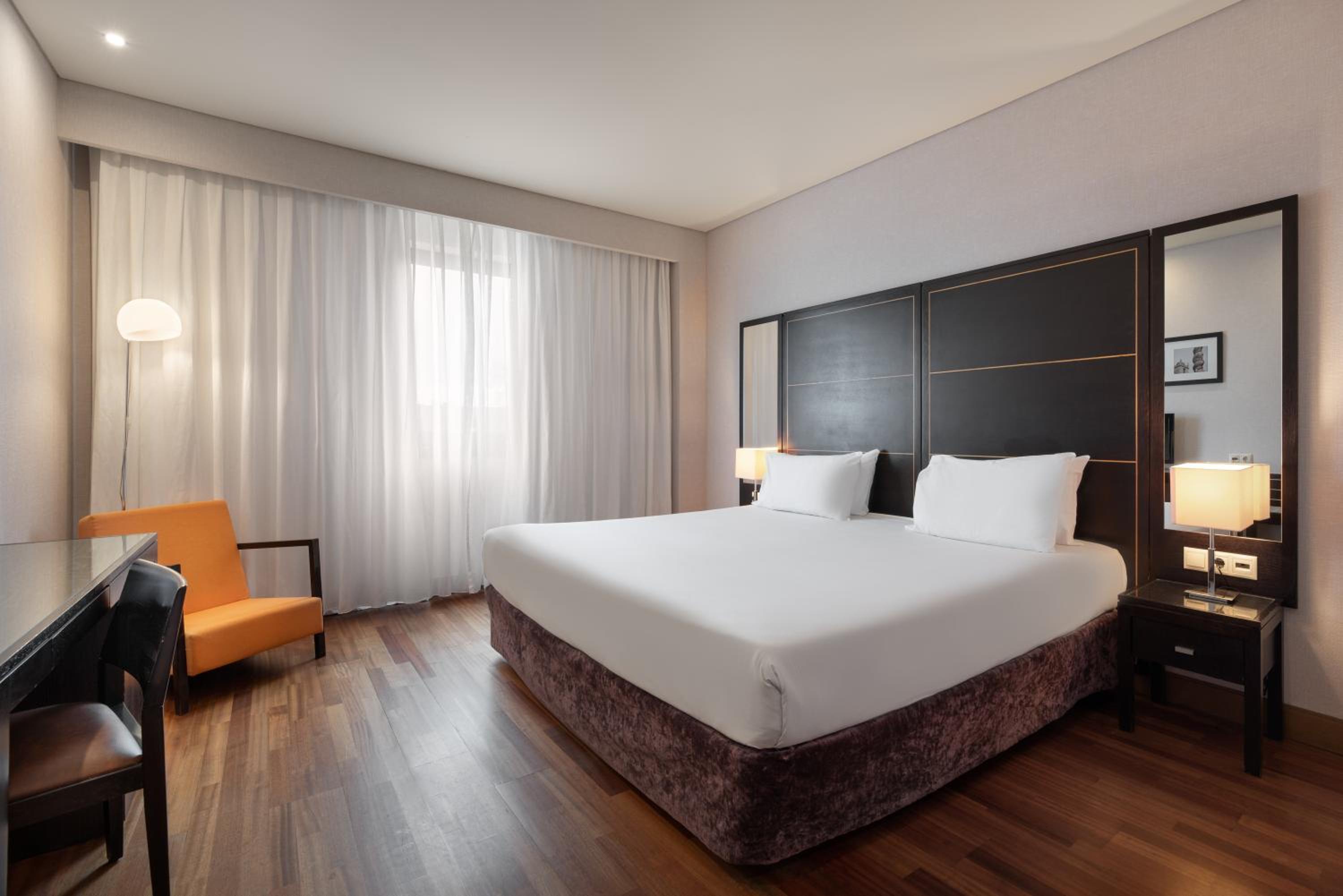 غرفة قياسية بسرير كوين، Eurostars Das Artes 2/10