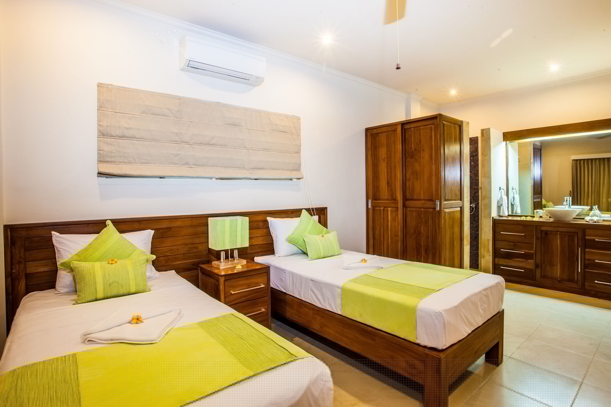 2 Bedrooms, Suite, 2 Double Beds, Beach Side