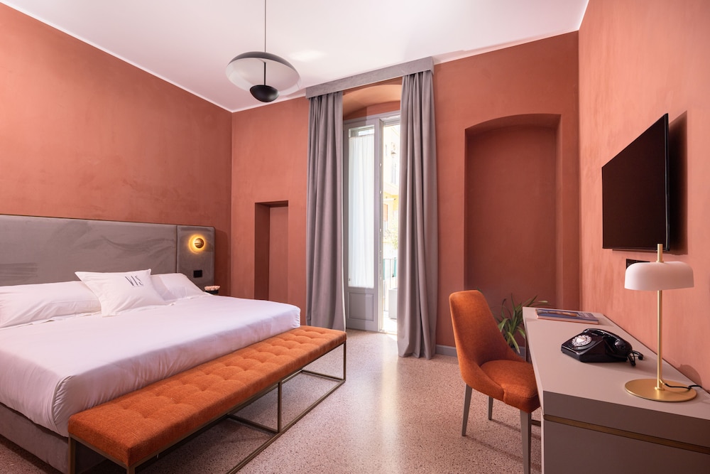 LUXURY, SUITE