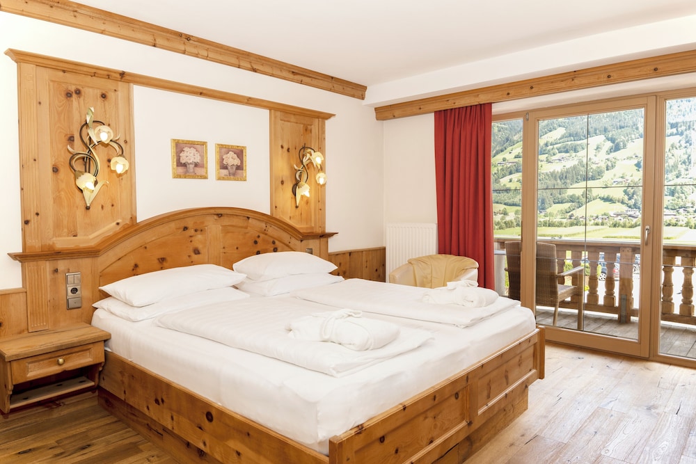 Double Bed, Mountain View, Sofa, Balcony
